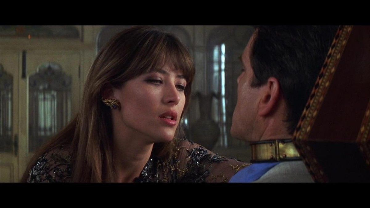 007黑日危机片尾曲,007黑日危机免费完整版