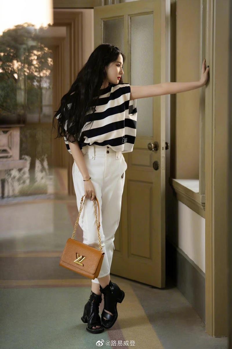 迪丽热巴欧阳娜娜穿搭,lv新款女靴