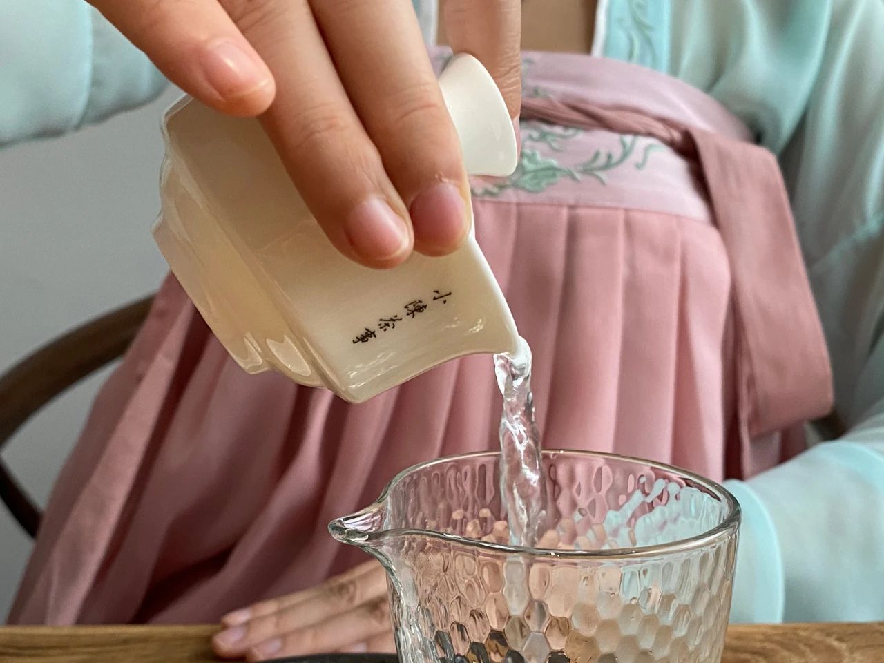 三才盖碗正确冲泡方法第一名,三指泡茶手法