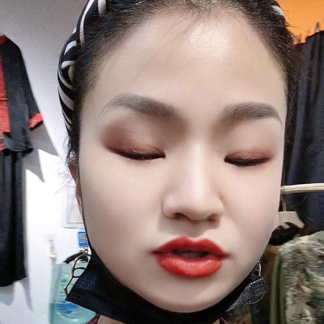 人得互相尊重,尊重你的人都是比你穷