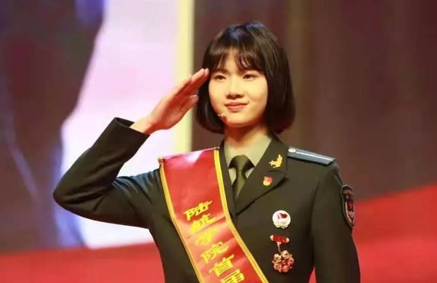 中国最美95后女飞行员徐枫灿,中国最美最年轻的女飞行员徐枫灿