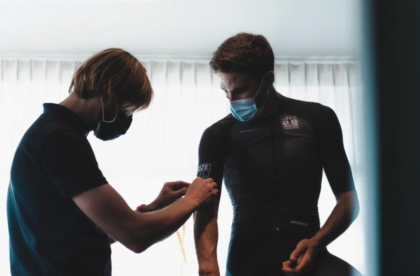 赛场新*器武**多款全新器材装备亮相环法赛场