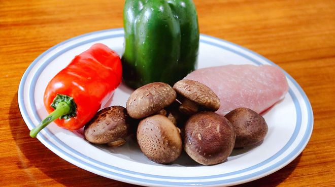 家有一老如有一宝各种投喂,老人一日三餐营养搭配