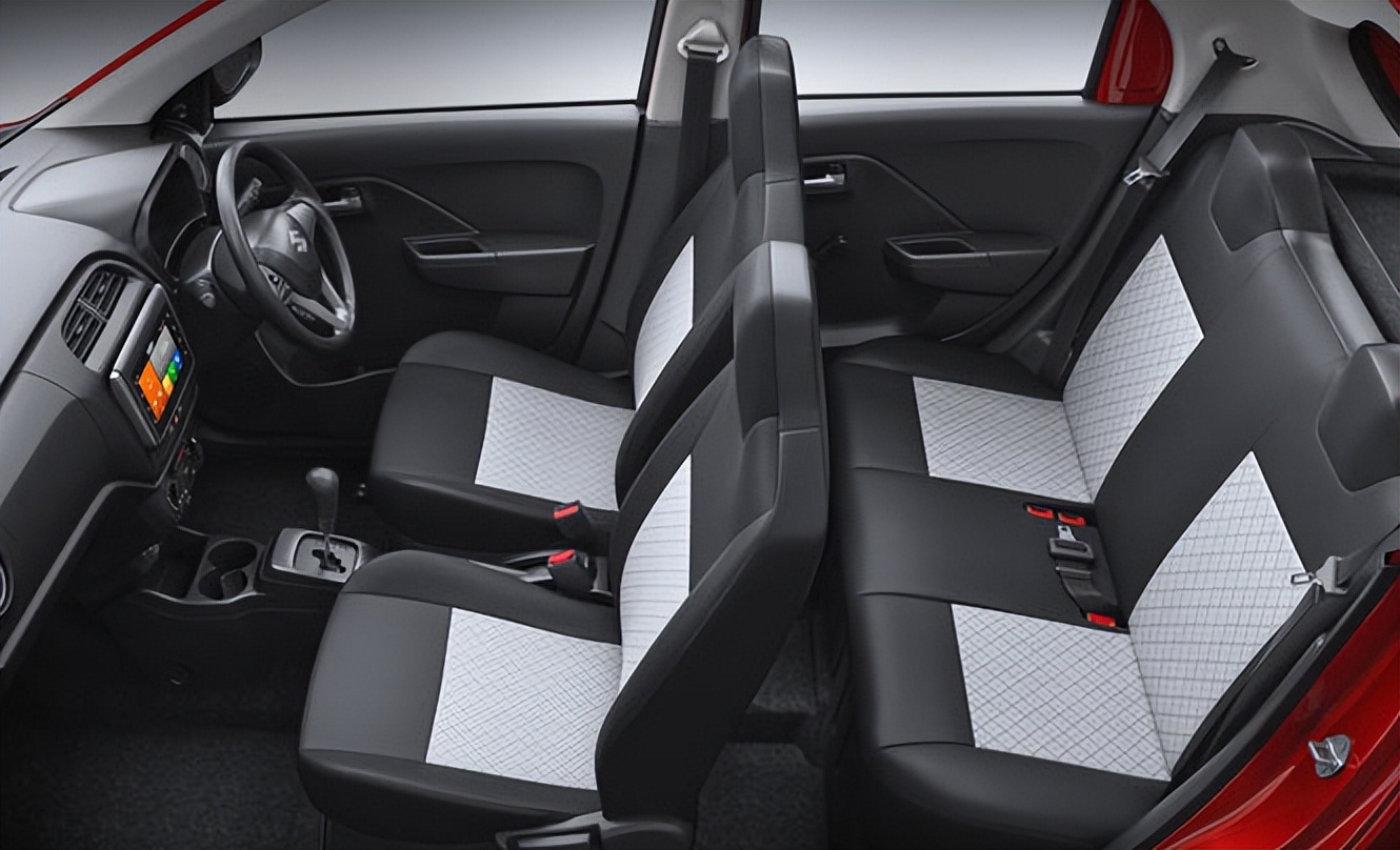 铃木奥拓“拼了”！落地3.5万，1.0L动力+7寸大屏，内饰效果惊艳