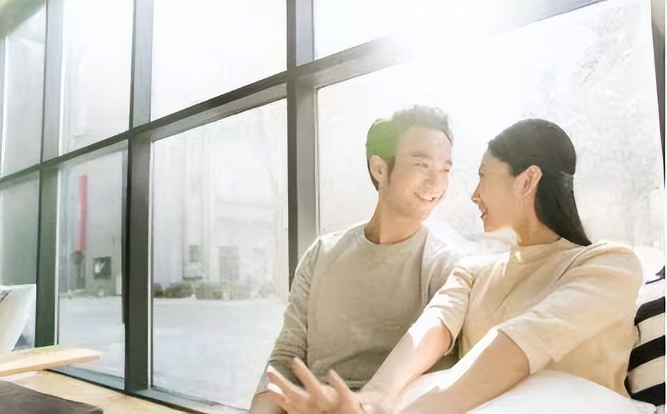 老公一下班就接包,老公下班总是要我接他