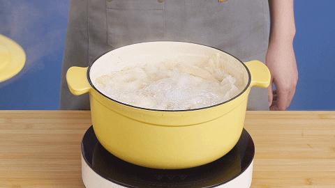 小孩支气管炎反复咳嗽煲什么汤喝,小孩子喉咙反复发炎咳嗽喝什么汤