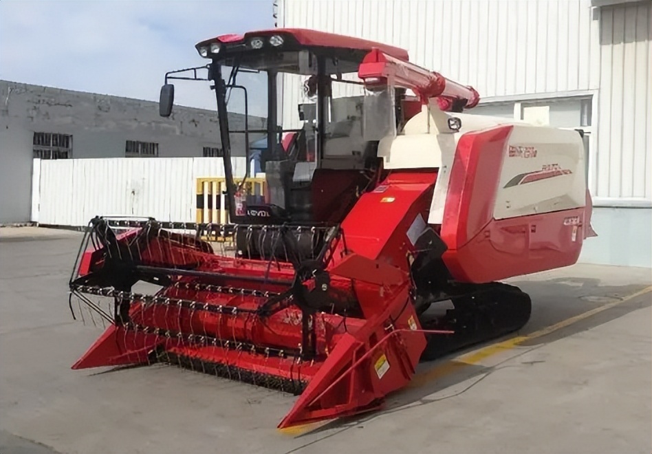 四川的小型收割机多少钱,四川今年收割机行情怎样