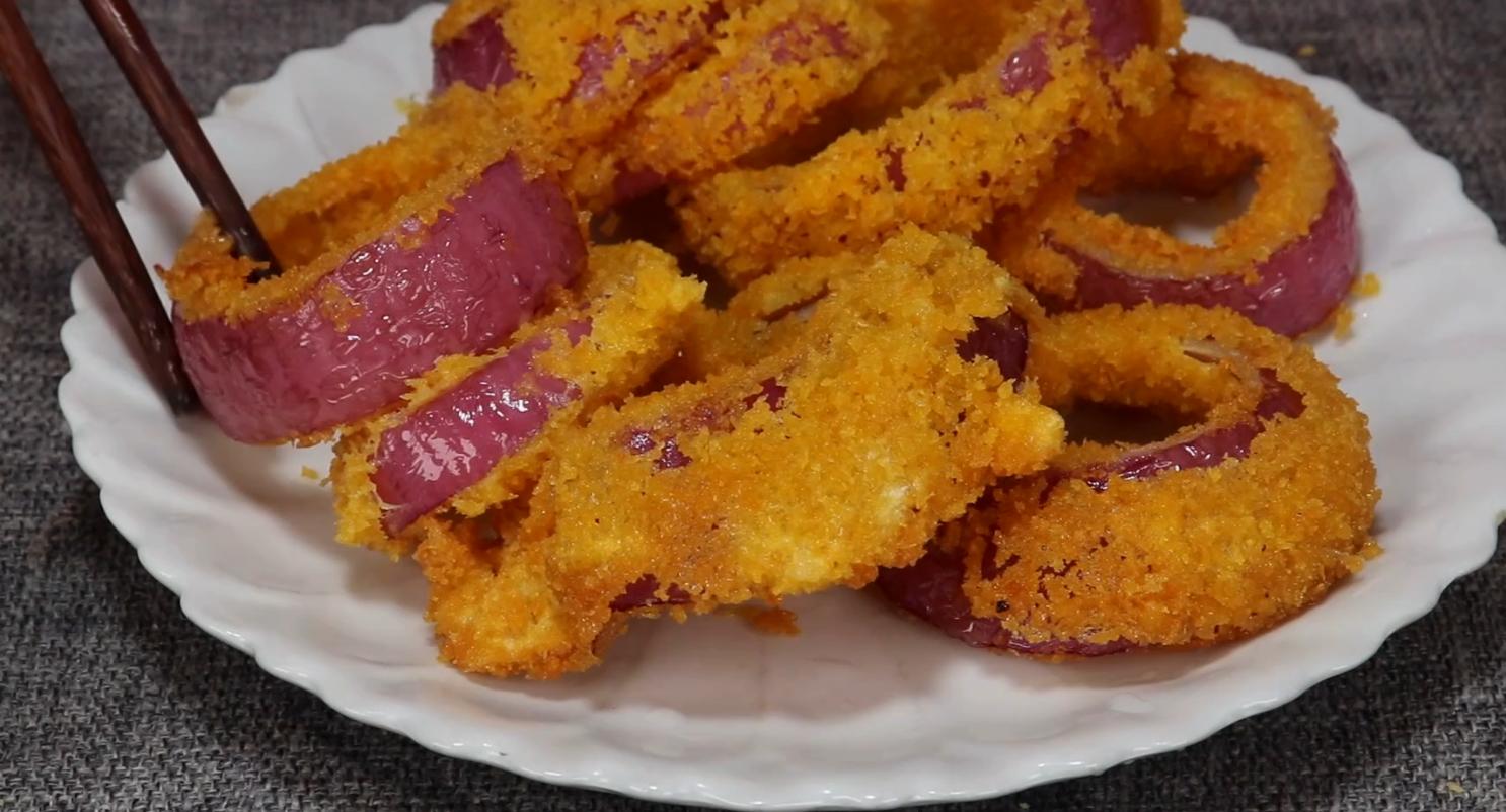 一家小吃店靠着一道菜火了30年,早餐店洋葱美食制作