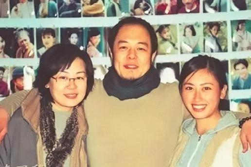 国内赚钱国外花、玩弄感情只生娃...这4位老狐狸的尾巴藏不住了？