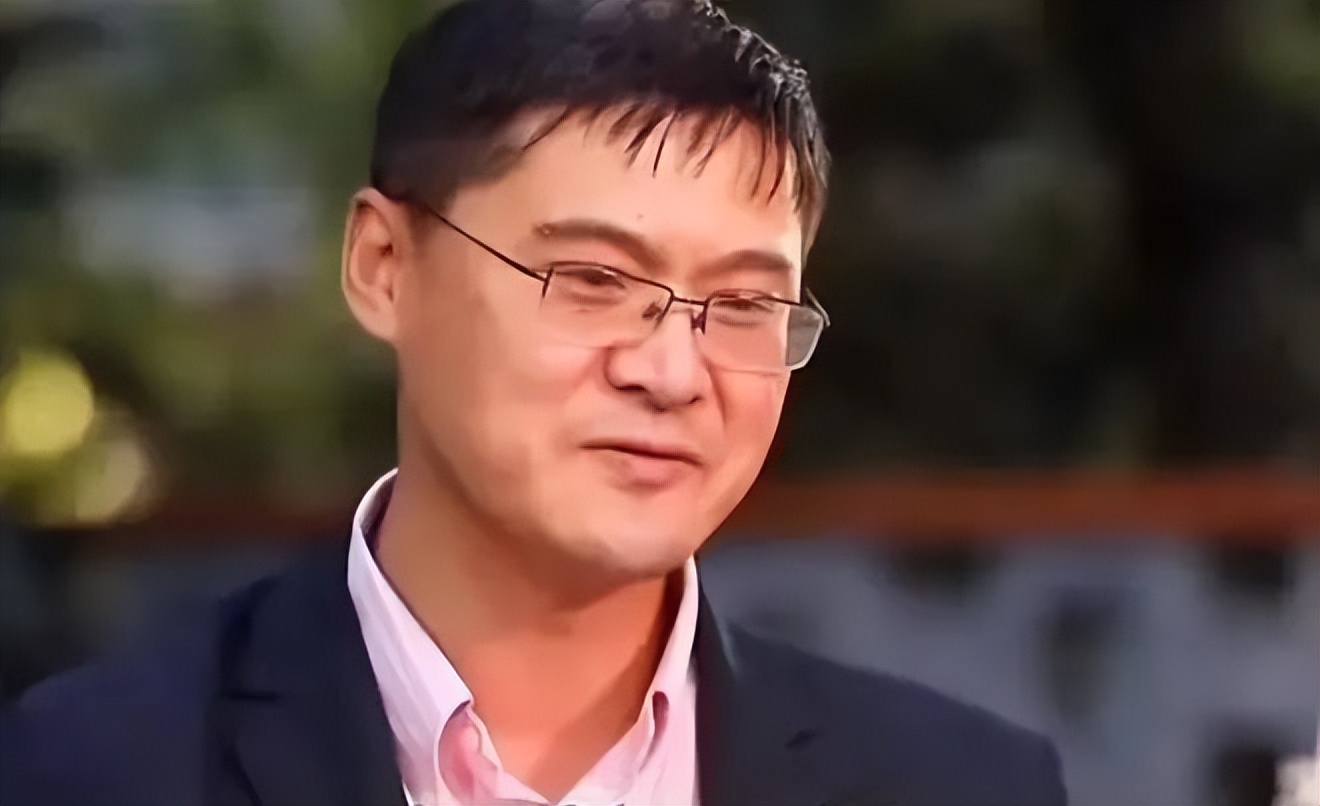 罗翔罪犯子女考公限制应该消除吗,罗翔评犯罪影响家属考公务员视频