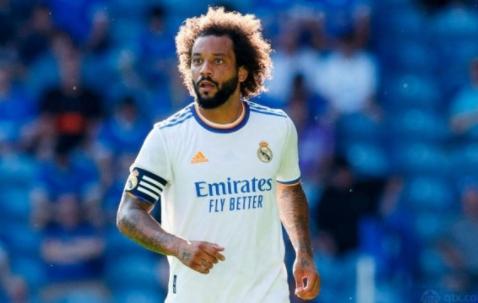 巴西十二岁足球神童,18岁巴西小将加盟皇家马德里