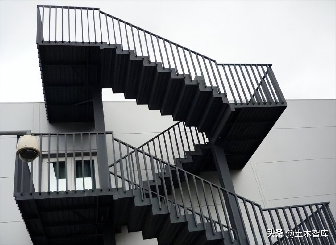 建筑物节点的构造,边缘构件顶层构造