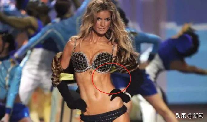 明明是全身最性感的身材线条，你却把它看成肋骨外翻？