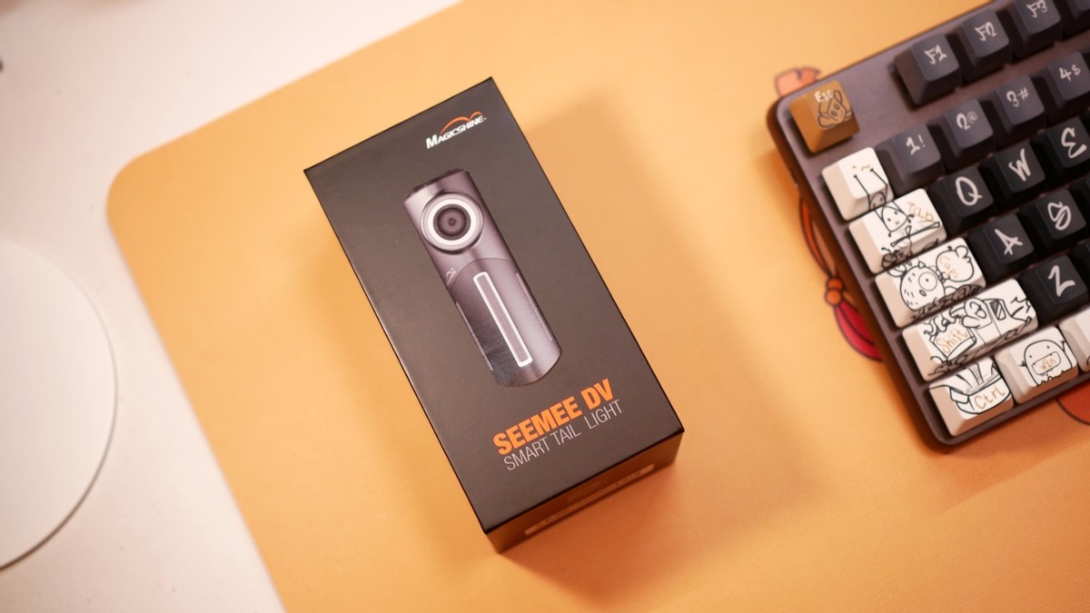 迈极炫seemeedv测评,迈极炫尾灯行车记录仪一直闪白灯