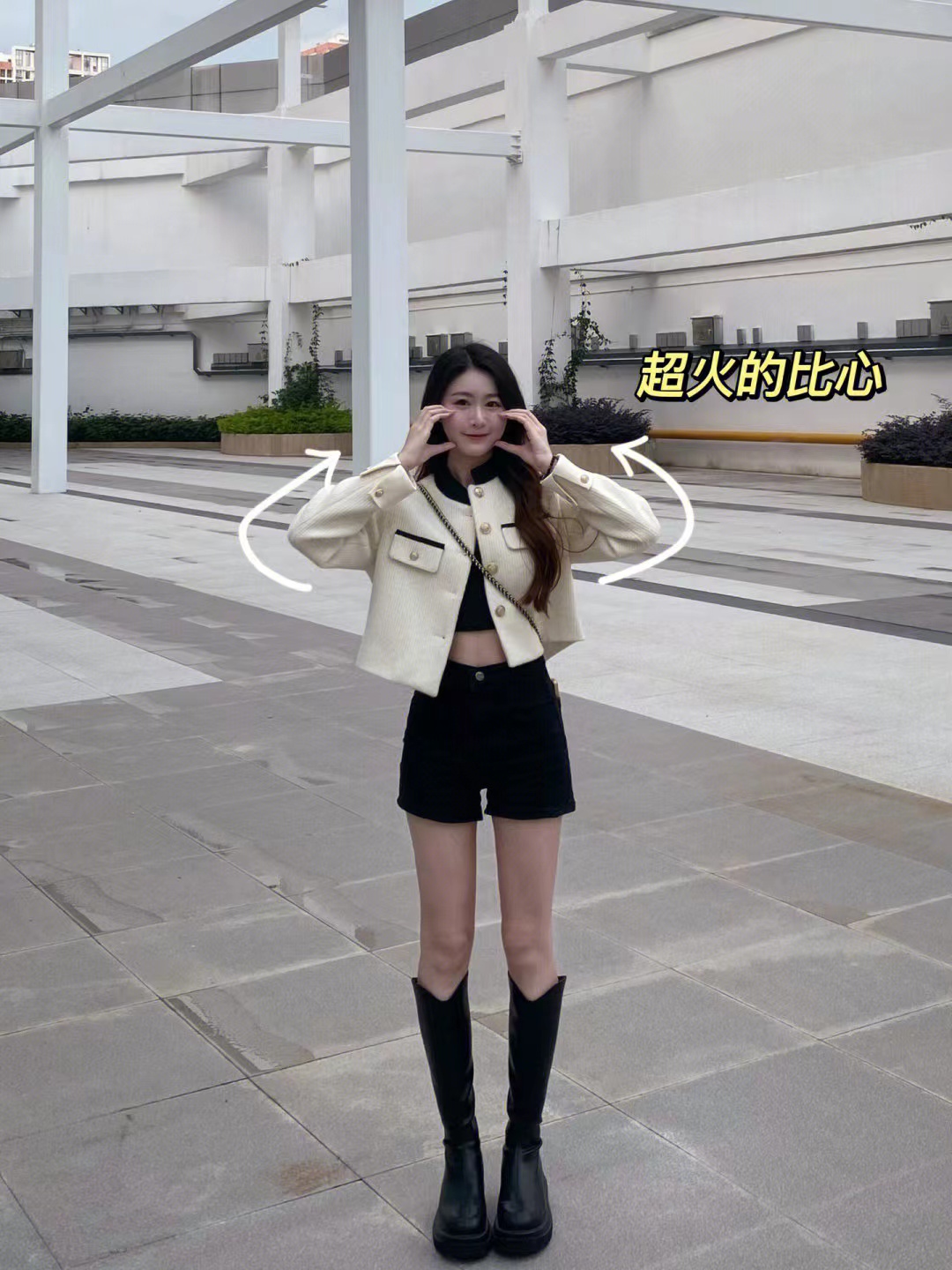 拍照动作怎么摆最好看站姿女生,很酷的拍照姿势女生站姿