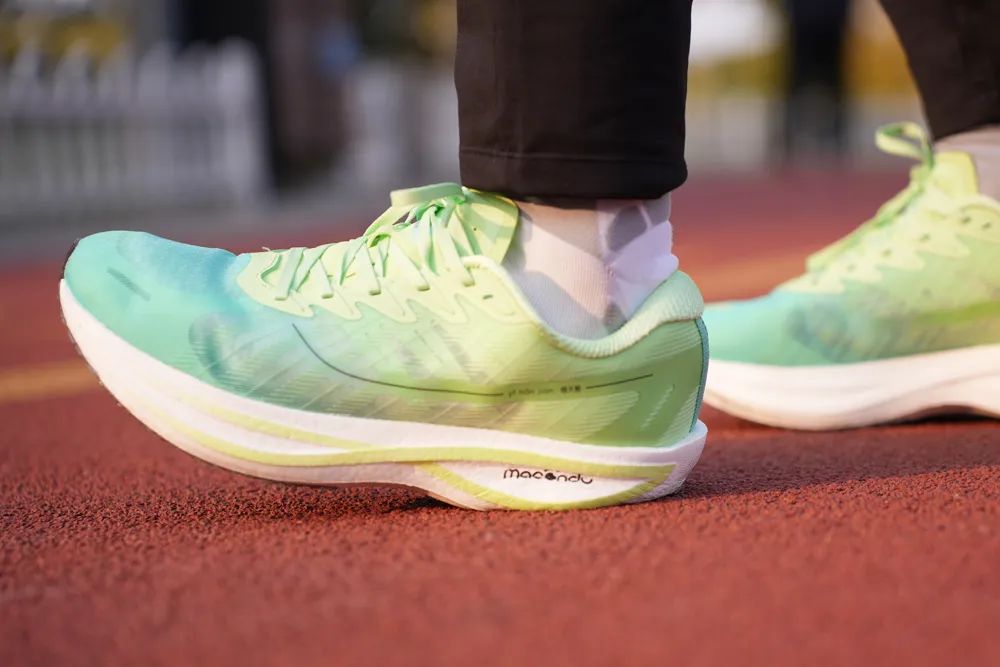 马孔多倚天箭跑鞋2.0,马孔多倚天箭值得入手吗