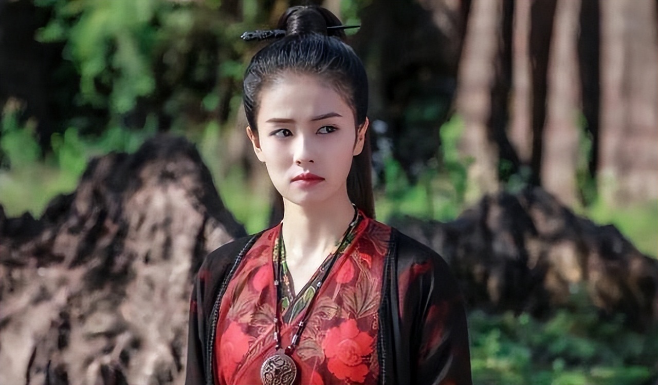 白鹿多少岁签约于正,白鹿学历于正