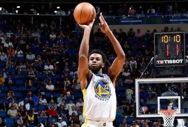 2022勇士vs魔术维金斯多少分,勇士121-115击败魔术维金斯隔扣