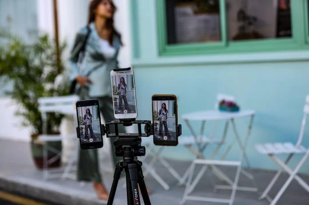 扭扭屁股就来钱，网红现象该不该整治？