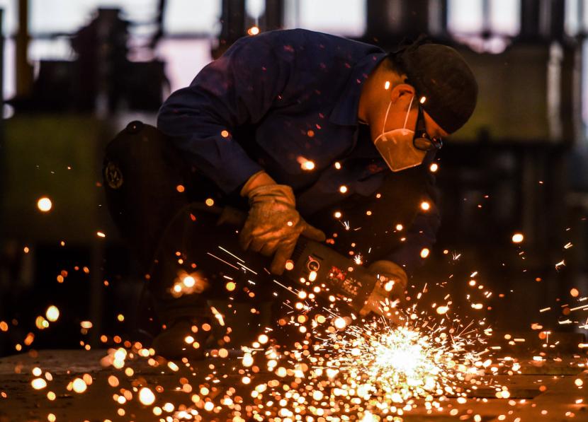 为什么现在年轻人不愿意去制造业,制造业艰难时刻打工人何去何从