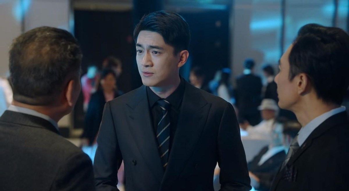 《请叫我总监》：谭松韵的皱纹，*冰白**的眼袋，这部剧的滤镜好真实