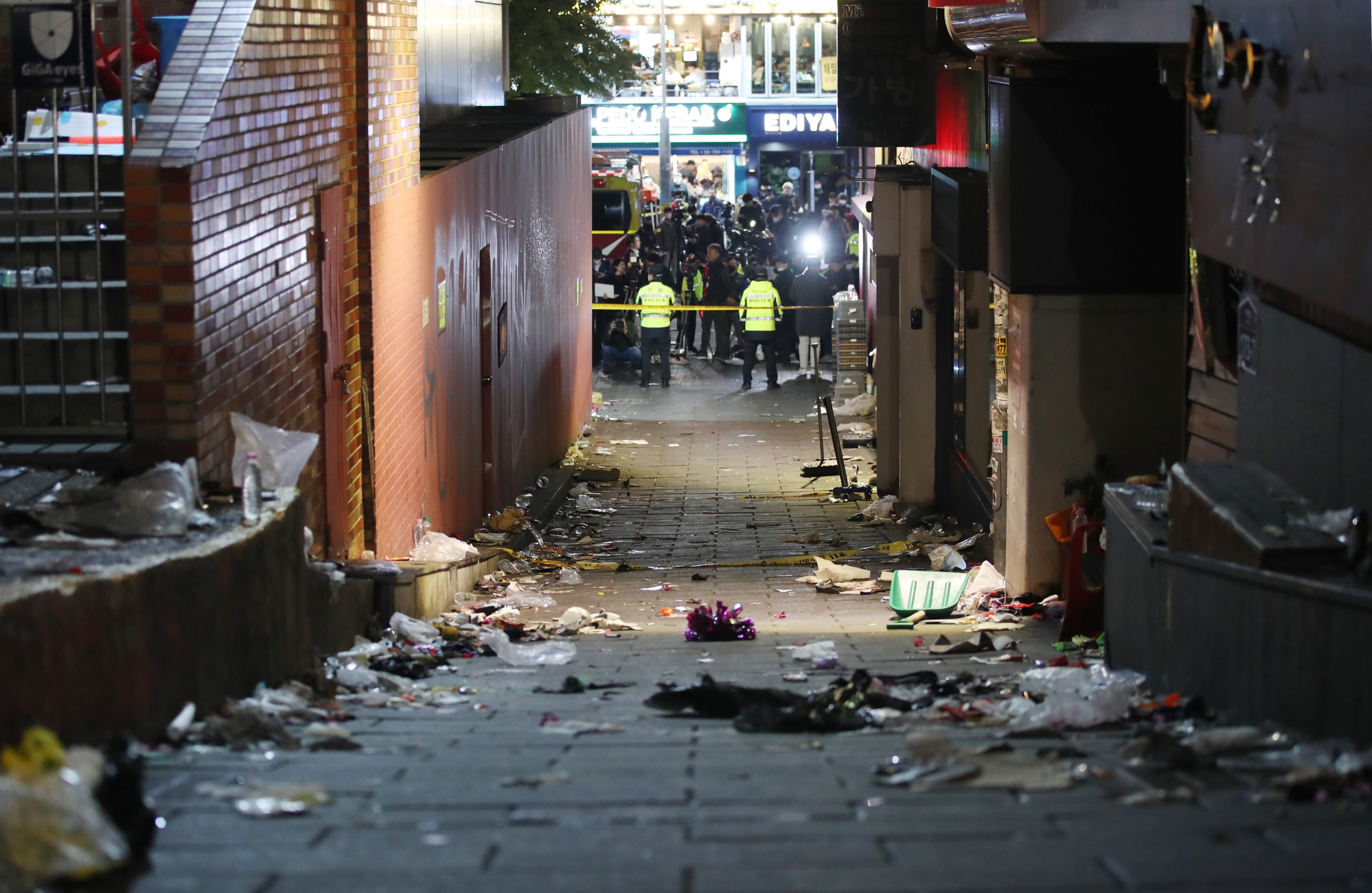 留学生亲历韩国*踏事踩**故：被压1小时才被救出，看到有父亲将四五岁孩子拼命递出人群，将是此生难忘噩梦