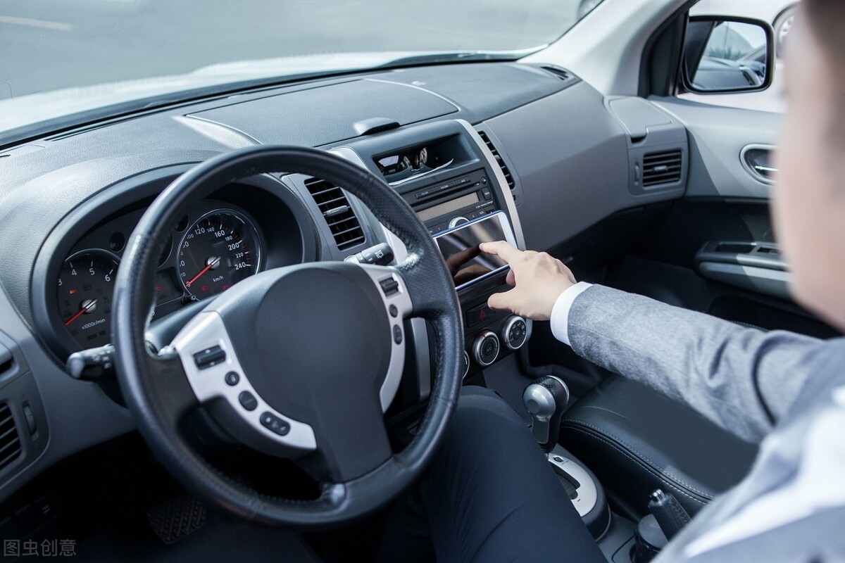 私家车上携带防身刀违法吗,私家车上放什么刀具合法呢