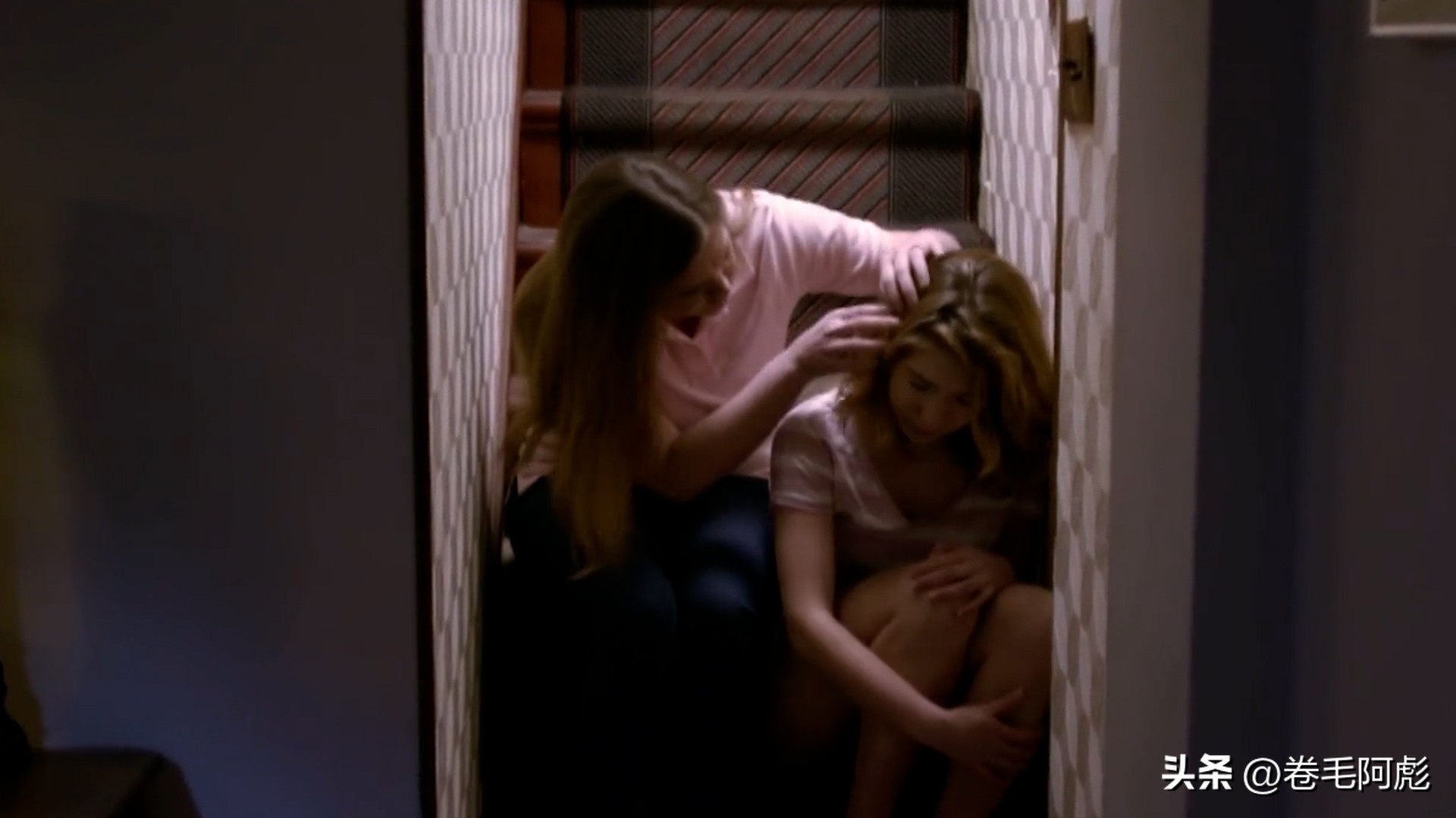 女子被12只蜱虫咬,美国女子被虫子咬