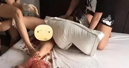 正宫霸气抓奸，往小三*处私**塞剁碎的辣椒！