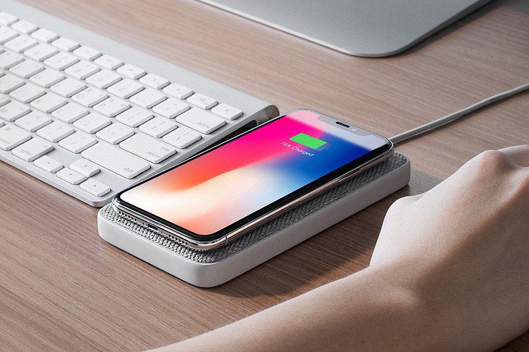 无任何开孔的手机,没有开孔屏幕的手机