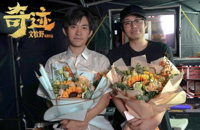 易烊千玺王传君祝福众人反应视频,王传君评价易烊千玺