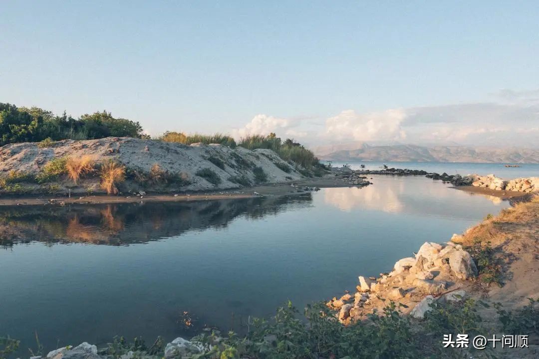 余生只做三件事读书锻炼赚钱,人生真正的富足读书运动赚钱