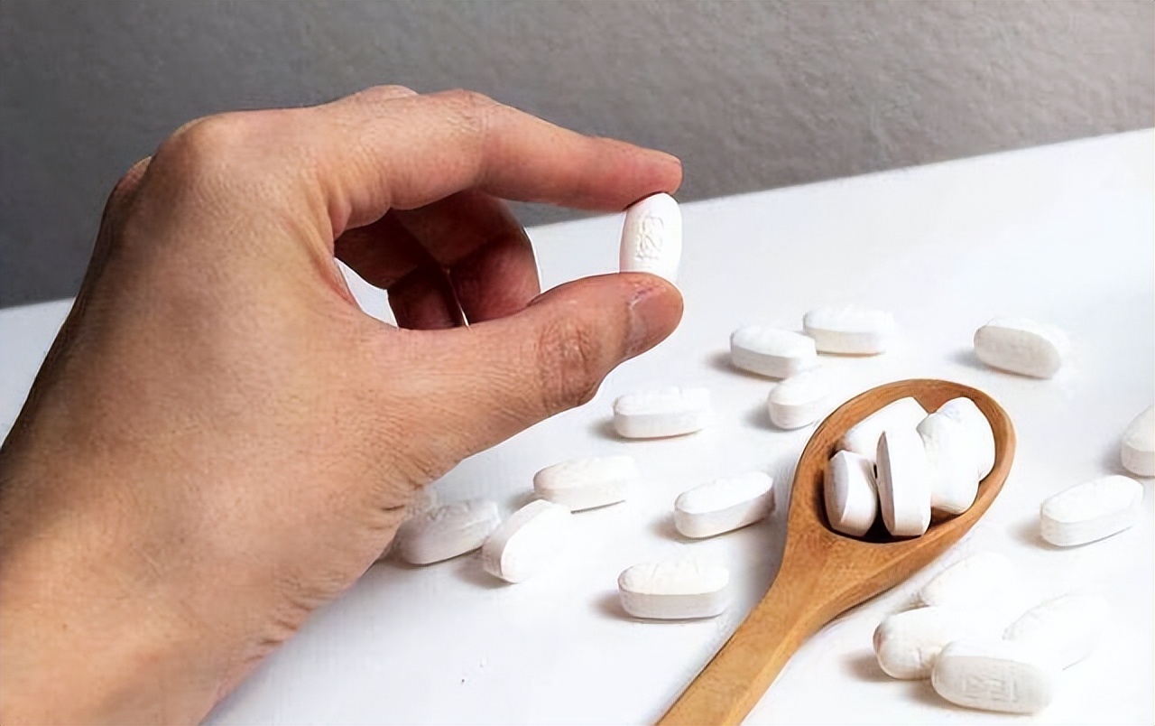 腰腿疼吃布洛芬有用吗,腰腿疼吃布洛芬有效吗