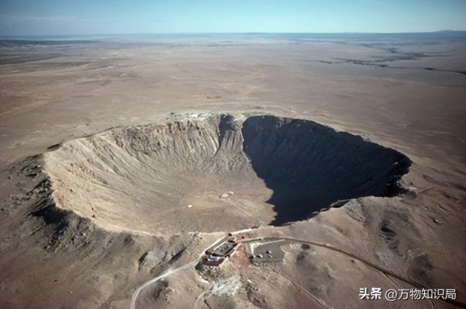 男子不听专家劝阻,花低价买下一个“大坑”,结果全家成亿万富翁