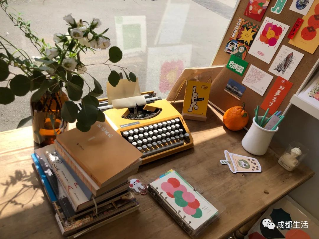 12条时髦老街，长满晒太阳的成都人