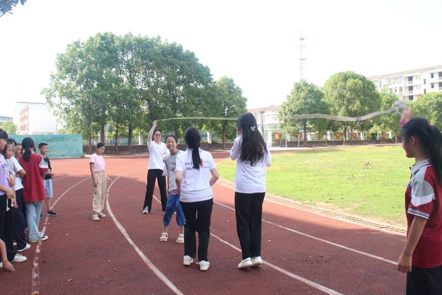 湖北学子三下乡感悟跨越千山万水,武汉学子三下乡传递爱心传播文明