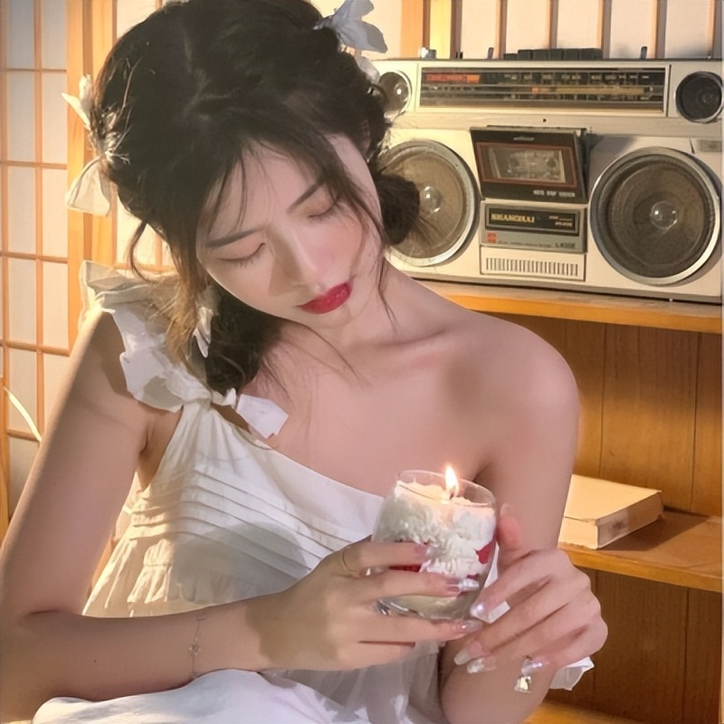 女人阳光努力向上头像插画意境,女人阳光努力向上头像意境