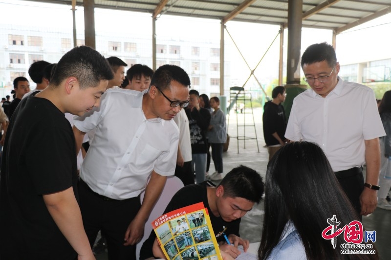 四川职业技术学院学生招聘会,四川职业学院举办招聘会
