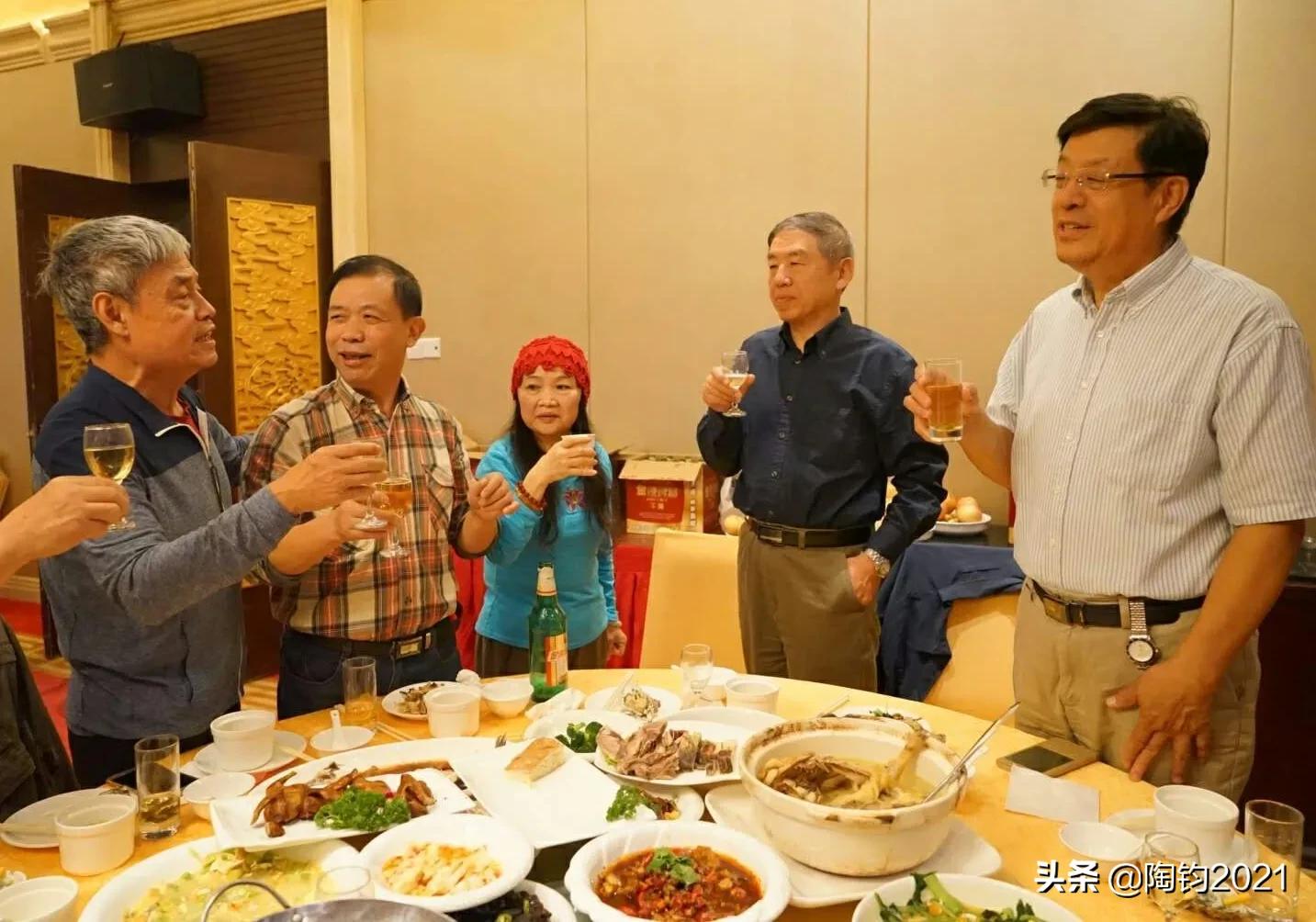 南京一晤，相聚甚欢，除了激动还是激动，战友们相拥而泪几多深情