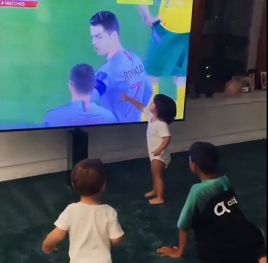 c罗的大儿子足球天赋,c罗女友乔治娜抵达卡塔尔