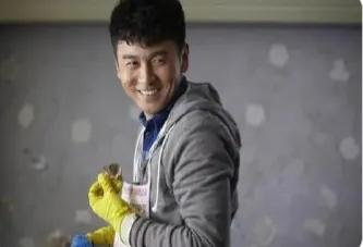 月薪8000男保姆,男保姆一年工资多少