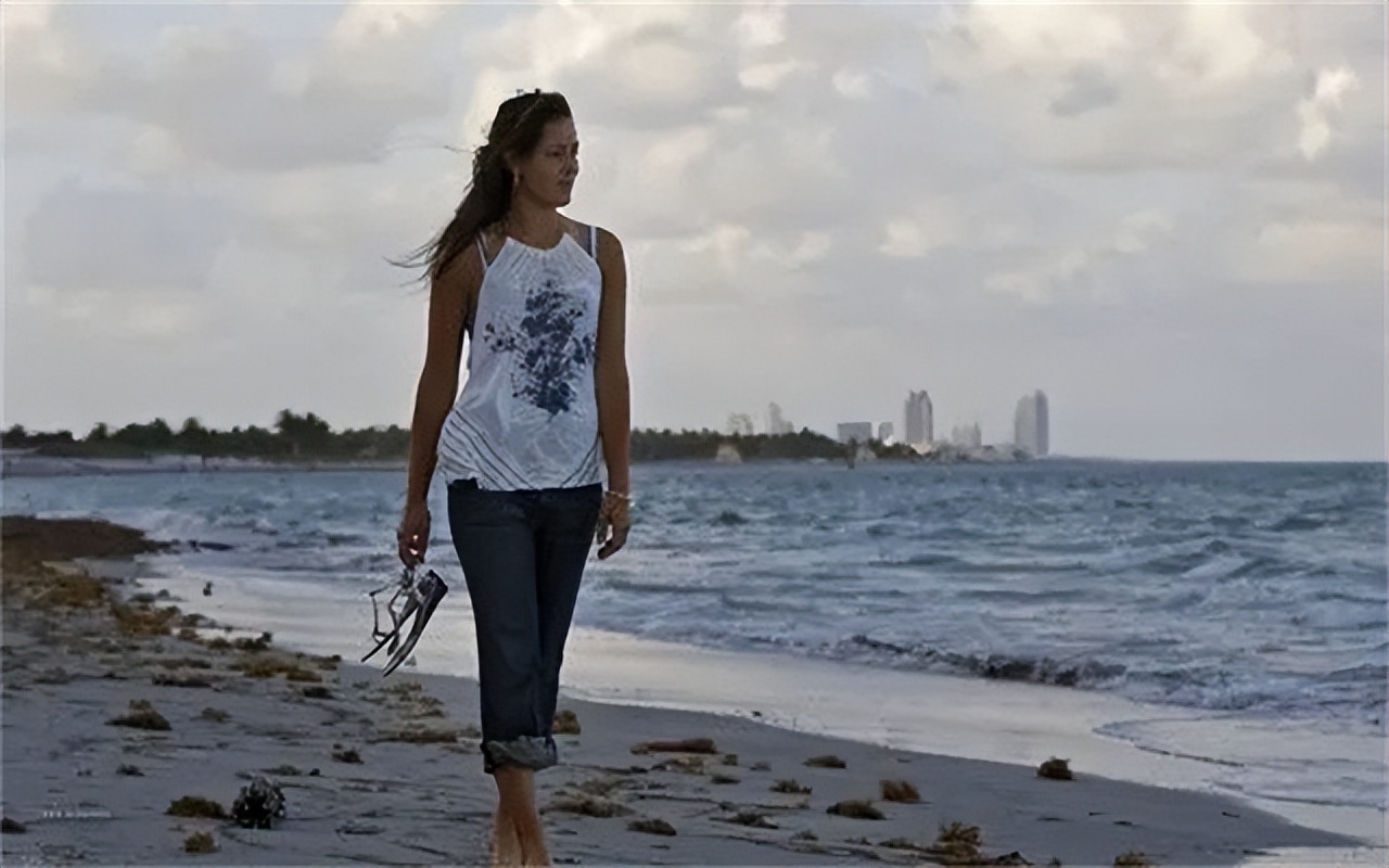 她曾被称为圈内第一美女,她曾是国内第一美女