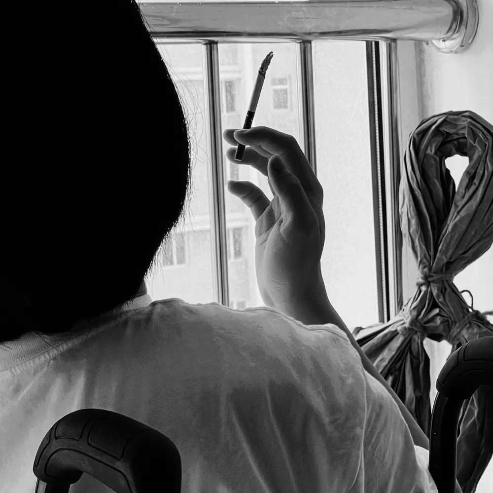 閭㈣景杞粦,閭㈣景