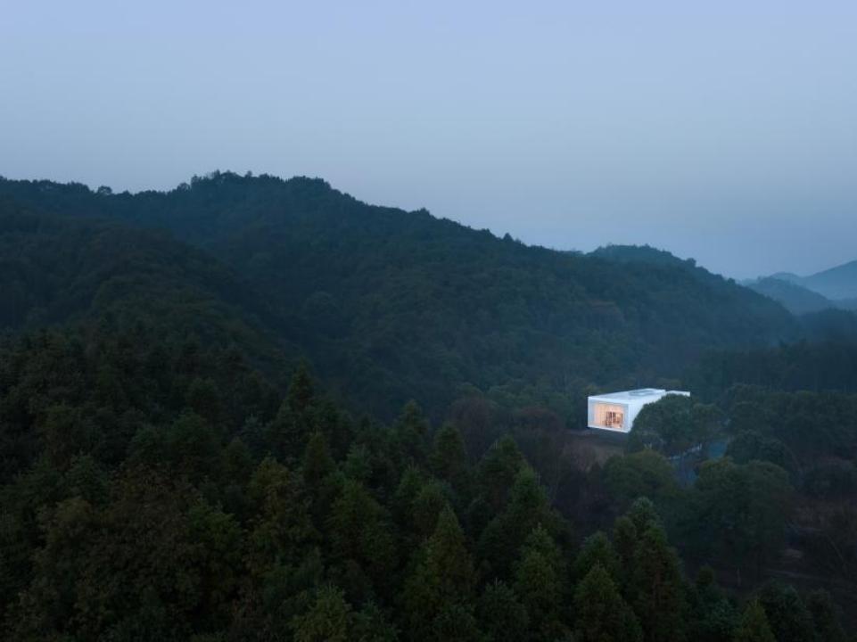 四个人回老家改造老房子,90后回农村建房子视频