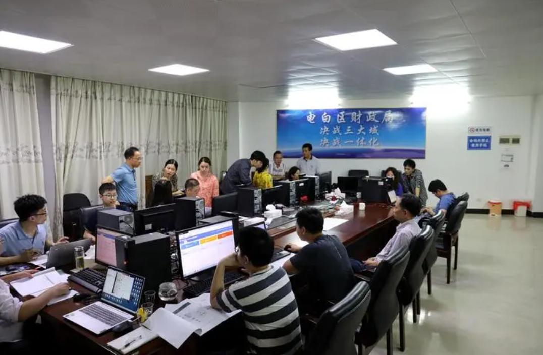 公务员与事业单位的待遇对比,待遇比较好还容易上岸的公务员