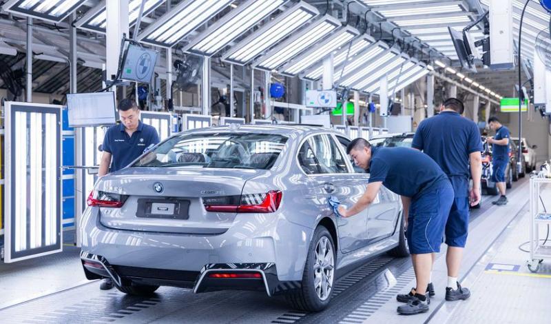 美俄的天然气，都在往中国卖，上百艘LNG巨轮，正从中国驶向欧洲