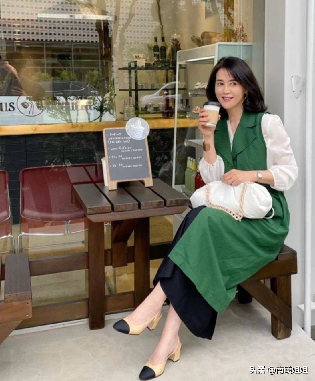 50岁女人穿既优雅又显瘦,日本女士50岁穿搭技巧