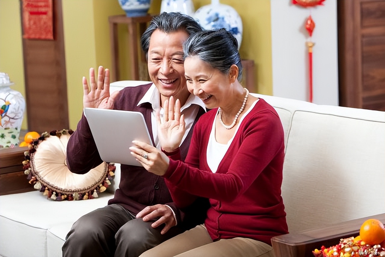 不想和公婆住一起怎么说服老公,不想和公婆一起住但没人看孩子