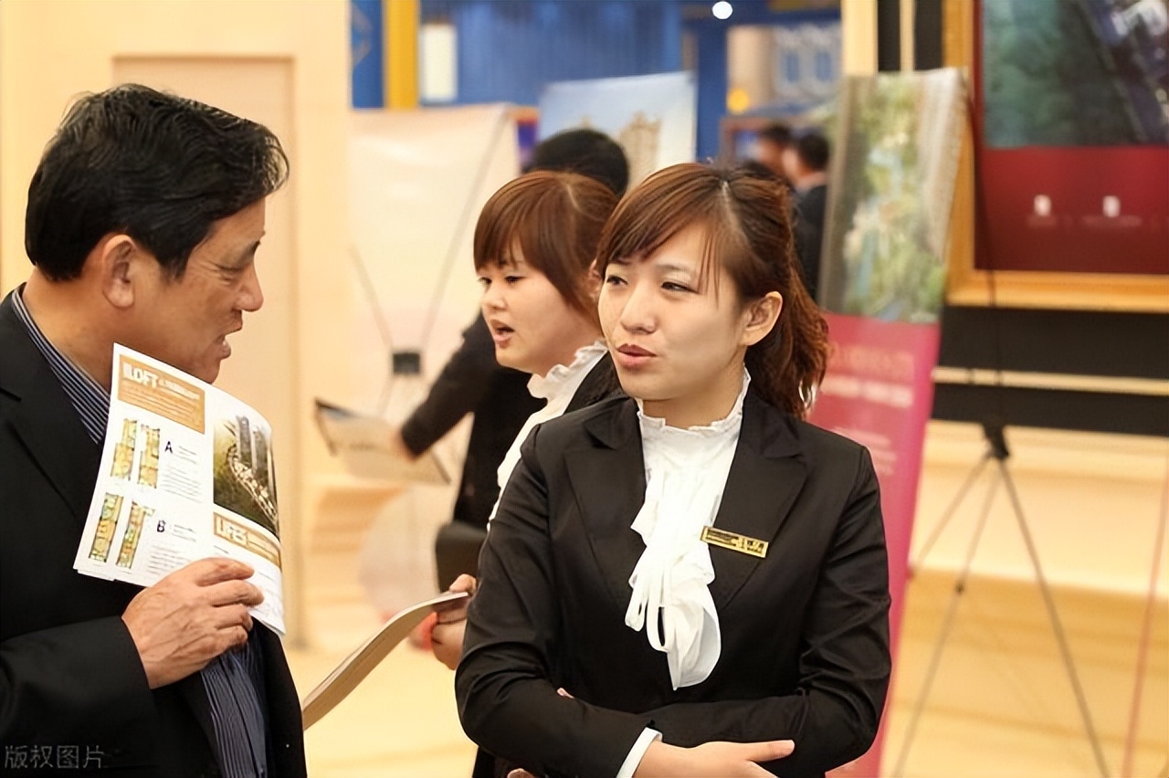 售楼处漂亮的女人,为什么售楼处多是漂亮女生