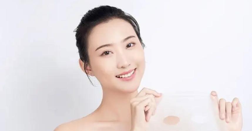 脸上爱出油是什么原因导致的,脸上长痘痘爱出油是什么原因